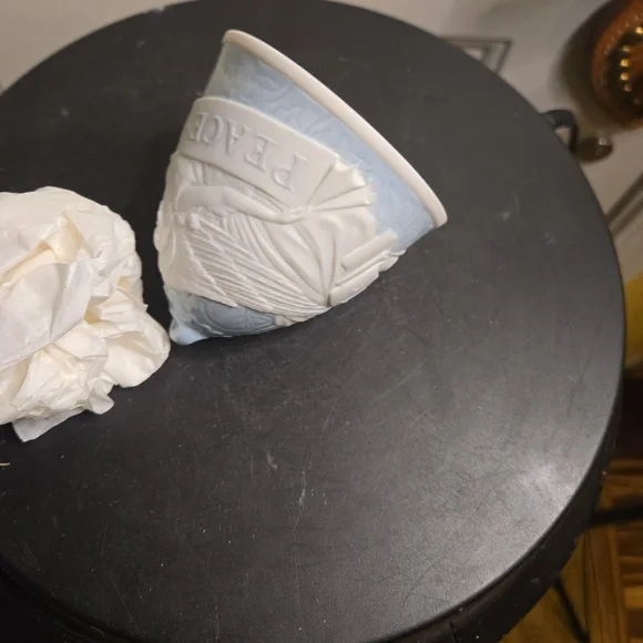 Lladro 2007 Porcelain White Bell Ornament - Picture 11 of 12